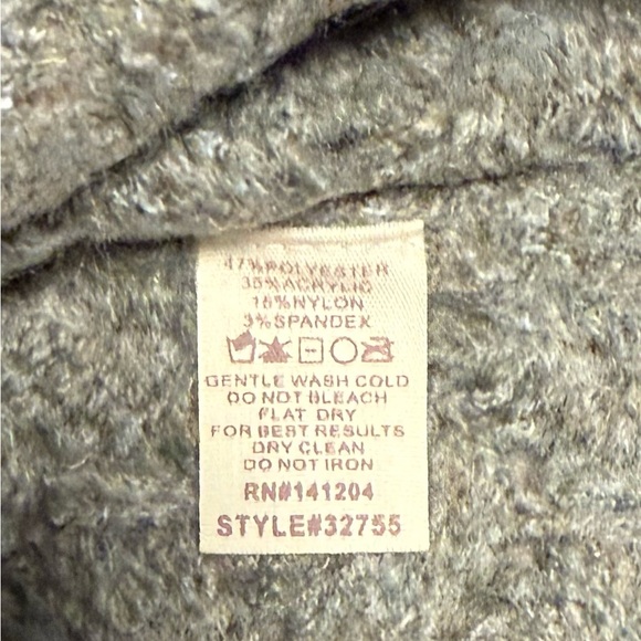 NWT Women's Gray Sweater Vest - Picture 7 of 7